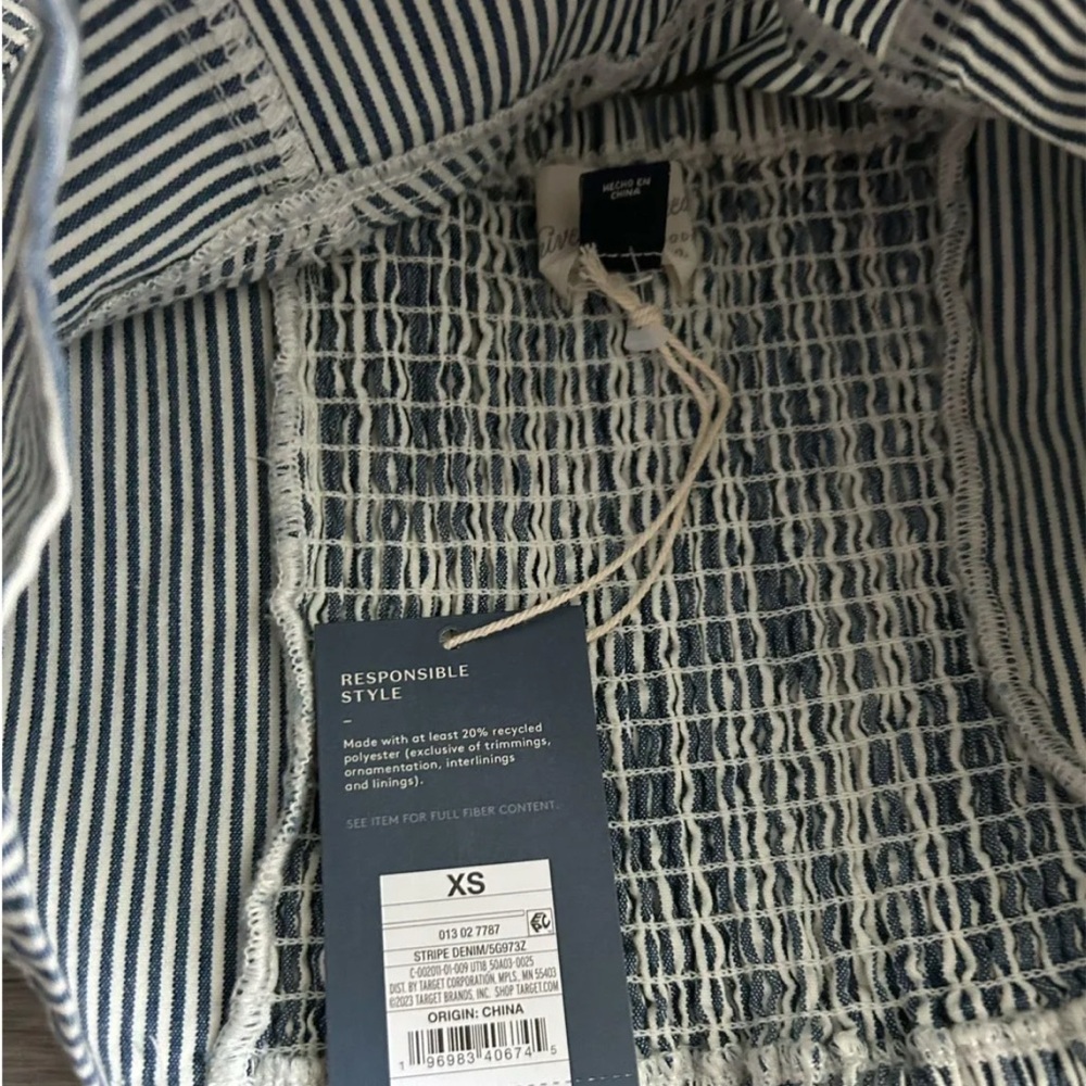 Universal Threads Crop Top - Picture 3 of 3